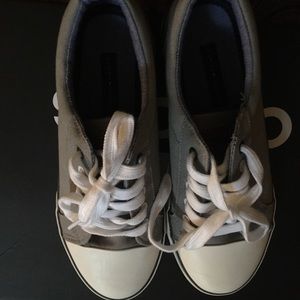 Boys Tommy Hilfiger sneakers size 5Y